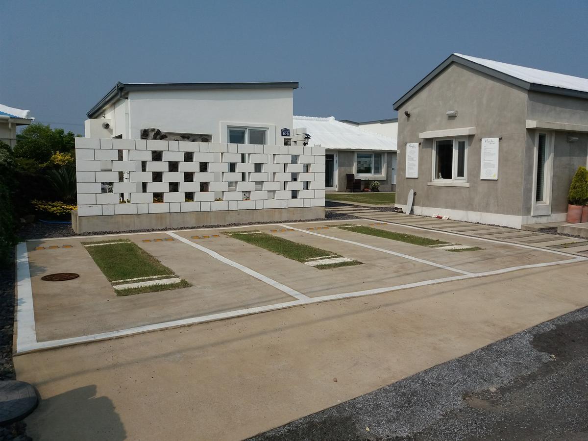 Bookmark Guesthouse Seogwipo Exteriör bild