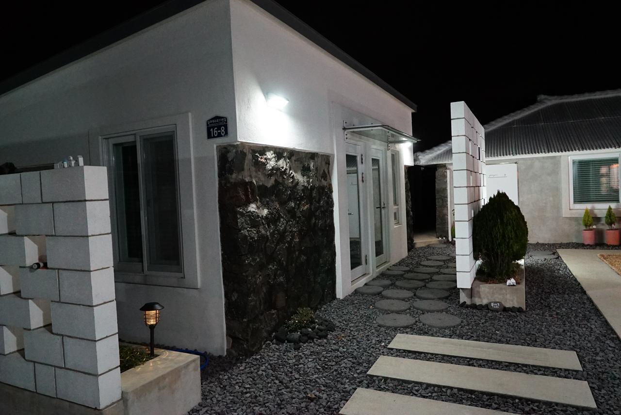 Bookmark Guesthouse Seogwipo Exteriör bild