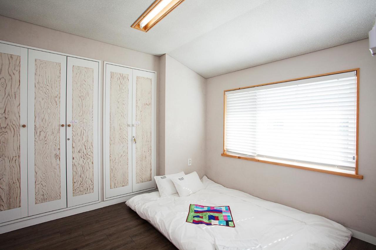 Bookmark Guesthouse Seogwipo Exteriör bild
