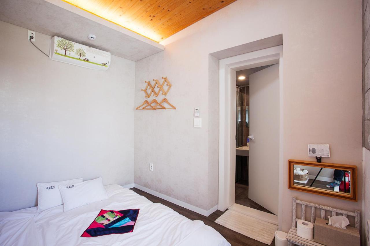 Bookmark Guesthouse Seogwipo Exteriör bild